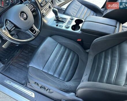 Серый Фольксваген Туарег, объемом двигателя 3 л и пробегом 193 тыс. км за 23450 $, фото 41 на Automoto.ua