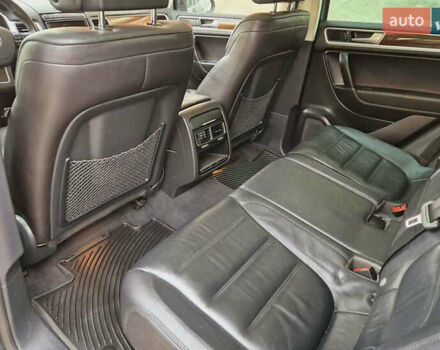 Сірий Фольксваген Туарег, об'ємом двигуна 2.97 л та пробігом 202 тис. км за 22800 $, фото 18 на Automoto.ua