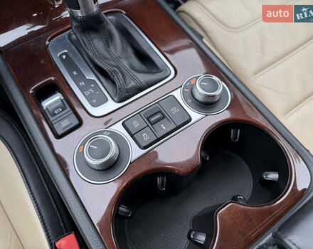 Серый Фольксваген Туарег, объемом двигателя 3 л и пробегом 228 тыс. км за 24900 $, фото 39 на Automoto.ua