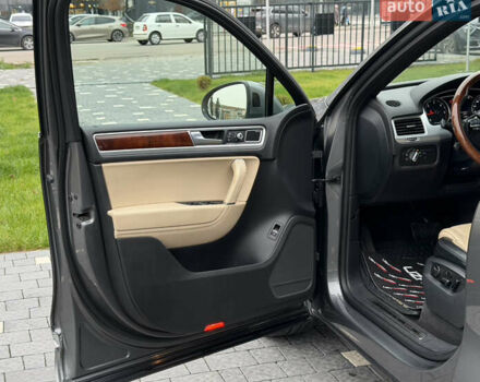 Серый Фольксваген Туарег, объемом двигателя 3 л и пробегом 228 тыс. км за 24900 $, фото 21 на Automoto.ua