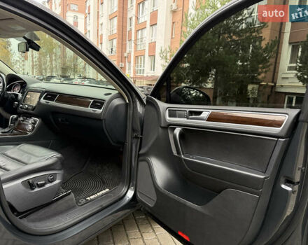 Сірий Фольксваген Туарег, об'ємом двигуна 3.6 л та пробігом 220 тис. км за 21777 $, фото 13 на Automoto.ua