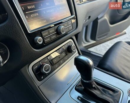 Серый Фольксваген Туарег, объемом двигателя 3 л и пробегом 193 тыс. км за 23450 $, фото 87 на Automoto.ua