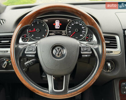 Серый Фольксваген Туарег, объемом двигателя 3 л и пробегом 228 тыс. км за 24900 $, фото 36 на Automoto.ua