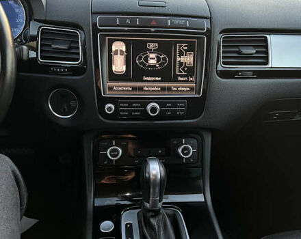 Серый Фольксваген Туарег, объемом двигателя 2.97 л и пробегом 200 тыс. км за 28500 $, фото 50 на Automoto.ua