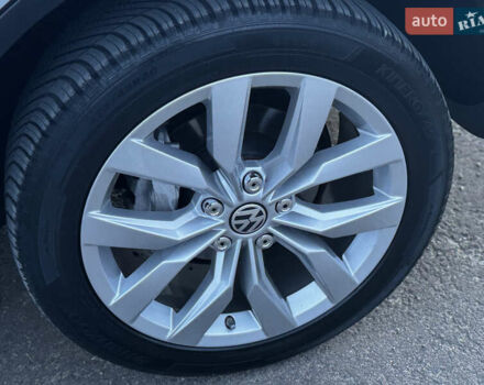 Серый Фольксваген Туарег, объемом двигателя 3 л и пробегом 205 тыс. км за 27500 $, фото 16 на Automoto.ua