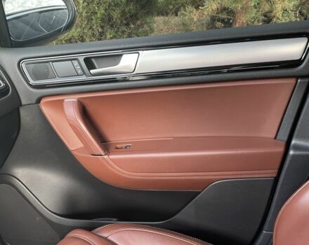 Сірий Фольксваген Туарег, об'ємом двигуна 3 л та пробігом 262 тис. км за 27999 $, фото 12 на Automoto.ua