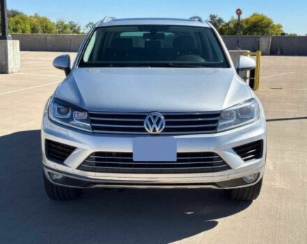 Серый Фольксваген Туарег, объемом двигателя 3 л и пробегом 76 тыс. км за 14000 $, фото 1 на Automoto.ua