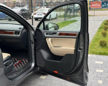 Серый Фольксваген Туарег, объемом двигателя 3 л и пробегом 228 тыс. км за 24900 $, фото 43 на Automoto.ua