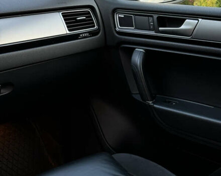 Серый Фольксваген Туарег, объемом двигателя 3 л и пробегом 149 тыс. км за 36000 $, фото 39 на Automoto.ua