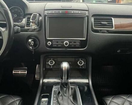 Серый Фольксваген Туарег, объемом двигателя 3 л и пробегом 270 тыс. км за 29999 $, фото 30 на Automoto.ua