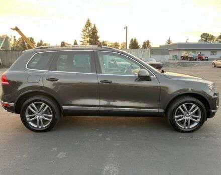 Серый Фольксваген Туарег, объемом двигателя 3 л и пробегом 77 тыс. км за 13600 $, фото 3 на Automoto.ua