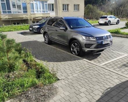 Фольксваген Туарег 2016 в Хмельницком на Automoto.ua Серый Фольксваген Туарег, объемом двигателя 2.97 л и пробегом 278 тыс. км за 30500 $, фото 18 на Automoto.ua
