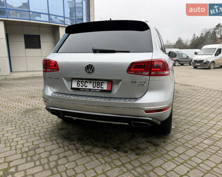 Сірий Фольксваген Туарег, об'ємом двигуна 3 л та пробігом 235 тис. км за 27500 $, фото 9 на Automoto.ua