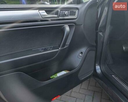 Фольксваген Туарег 2016 в Луцке на Automoto.ua Серый Фольксваген Туарег, объемом двигателя 2.97 л и пробегом 181 тыс. км за 35000 $, фото 24 на Automoto.ua