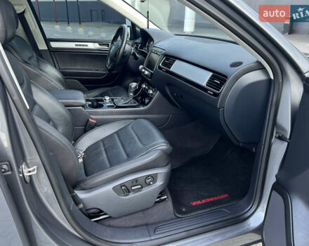 Фольксваген Туарег 2016 в Киеве на Automoto.ua Серый Фольксваген Туарег, объемом двигателя 3 л и пробегом 196 тыс. км за 21900 $, фото 14 на Automoto.ua