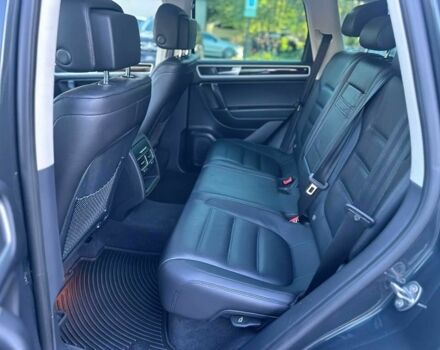 Серый Фольксваген Туарег, объемом двигателя 3 л и пробегом 80 тыс. км за 10200 $, фото 13 на Automoto.ua