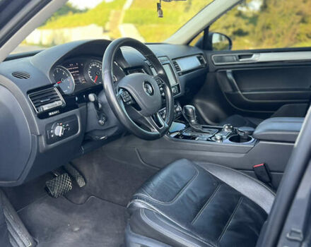 Серый Фольксваген Туарег, объемом двигателя 3 л и пробегом 250 тыс. км за 25900 $, фото 11 на Automoto.ua