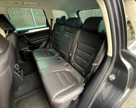 Сірий Фольксваген Туарег, об'ємом двигуна 3 л та пробігом 72 тис. км за 10100 $, фото 11 на Automoto.ua