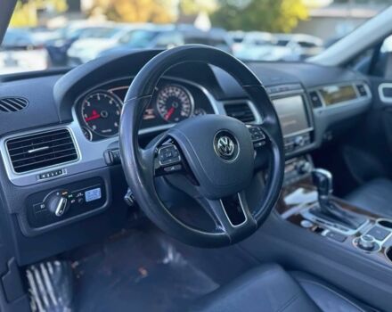 Серый Фольксваген Туарег, объемом двигателя 3 л и пробегом 80 тыс. км за 10200 $, фото 9 на Automoto.ua