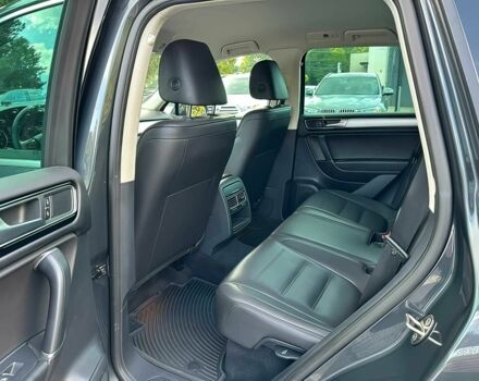 Серый Фольксваген Туарег, объемом двигателя 3.6 л и пробегом 74 тыс. км за 13200 $, фото 11 на Automoto.ua