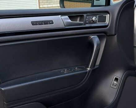 Серый Фольксваген Туарег, объемом двигателя 3 л и пробегом 149 тыс. км за 36000 $, фото 34 на Automoto.ua