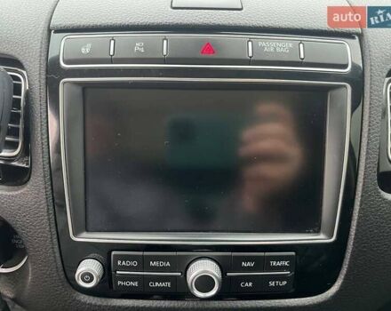 Серый Фольксваген Туарег, объемом двигателя 3 л и пробегом 270 тыс. км за 29999 $, фото 53 на Automoto.ua