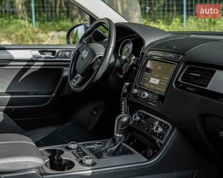 Фольксваген Туарег 2016 в Луцке на Automoto.ua Серый Фольксваген Туарег, объемом двигателя 2.97 л и пробегом 181 тыс. км за 35000 $, фото 30 на Automoto.ua