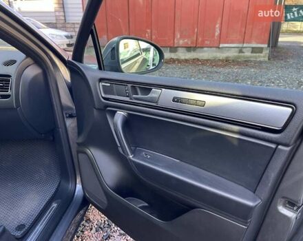 Серый Фольксваген Туарег, объемом двигателя 2.97 л и пробегом 191 тыс. км за 33999 $, фото 50 на Automoto.ua