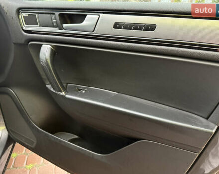 Серый Фольксваген Туарег, объемом двигателя 3 л и пробегом 267 тыс. км за 35000 $, фото 41 на Automoto.ua