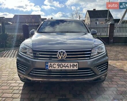 Серый Фольксваген Туарег, объемом двигателя 2.97 л и пробегом 191 тыс. км за 33999 $, фото 1 на Automoto.ua