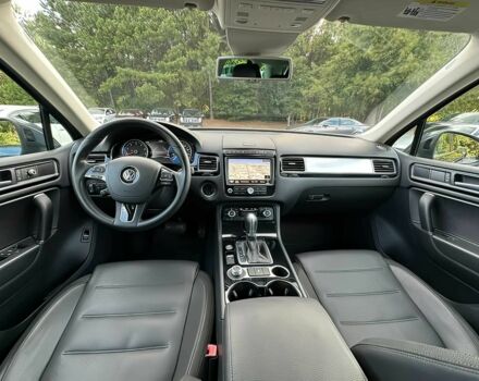 Серый Фольксваген Туарег, объемом двигателя 3.6 л и пробегом 74 тыс. км за 13200 $, фото 6 на Automoto.ua