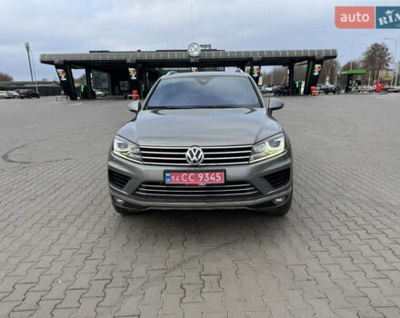 Серый Фольксваген Туарег, объемом двигателя 3.6 л и пробегом 240 тыс. км за 17700 $, фото 2 на Automoto.ua