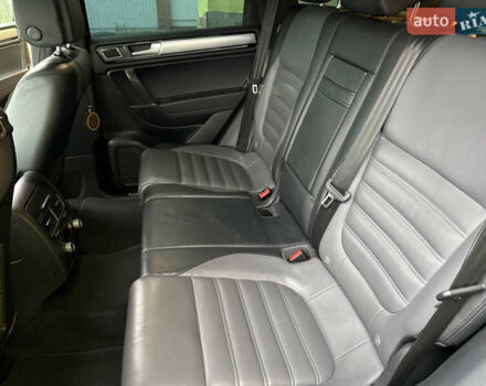 Серый Фольксваген Туарег, объемом двигателя 3 л и пробегом 267 тыс. км за 35000 $, фото 37 на Automoto.ua