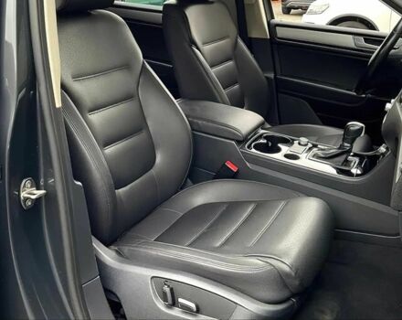 Сірий Фольксваген Туарег, об'ємом двигуна 3 л та пробігом 72 тис. км за 10100 $, фото 7 на Automoto.ua