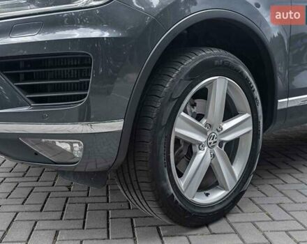 Фольксваген Туарег 2016 в Луцке на Automoto.ua Серый Фольксваген Туарег, объемом двигателя 2.97 л и пробегом 181 тыс. км за 35000 $, фото 12 на Automoto.ua