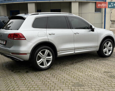 Сірий Фольксваген Туарег, об'ємом двигуна 3 л та пробігом 235 тис. км за 27500 $, фото 3 на Automoto.ua
