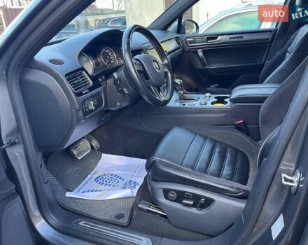 Серый Фольксваген Туарег, объемом двигателя 2.97 л и пробегом 191 тыс. км за 33999 $, фото 54 на Automoto.ua