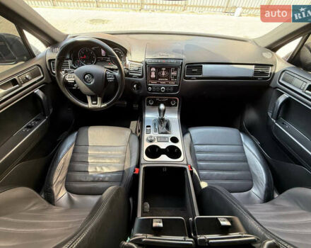 Серый Фольксваген Туарег, объемом двигателя 2.97 л и пробегом 191 тыс. км за 29300 $, фото 7 на Automoto.ua