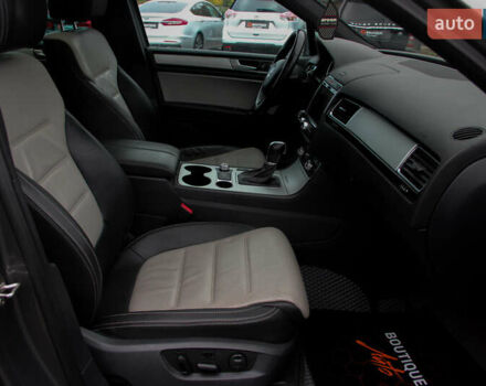 Серый Фольксваген Туарег, объемом двигателя 3.6 л и пробегом 118 тыс. км за 18500 $, фото 39 на Automoto.ua