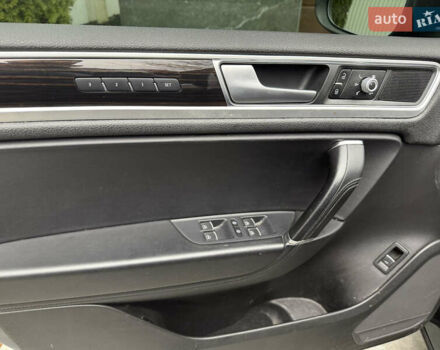 Сірий Фольксваген Туарег, об'ємом двигуна 2.97 л та пробігом 106 тис. км за 32800 $, фото 14 на Automoto.ua