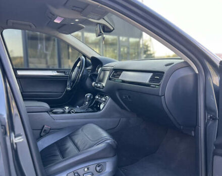 Серый Фольксваген Туарег, объемом двигателя 3 л и пробегом 250 тыс. км за 25900 $, фото 7 на Automoto.ua