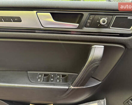 Серый Фольксваген Туарег, объемом двигателя 3 л и пробегом 267 тыс. км за 35000 $, фото 34 на Automoto.ua