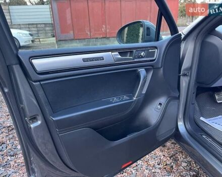 Серый Фольксваген Туарег, объемом двигателя 2.97 л и пробегом 191 тыс. км за 33999 $, фото 53 на Automoto.ua