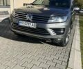 Фольксваген Туарег 2016 в Хмельницком на Automoto.ua Серый Фольксваген Туарег, объемом двигателя 2.97 л и пробегом 278 тыс. км за 30500 $, фото 4 на Automoto.ua