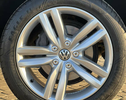 Серый Фольксваген Туарег, объемом двигателя 3 л и пробегом 250 тыс. км за 25900 $, фото 25 на Automoto.ua