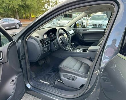 Серый Фольксваген Туарег, объемом двигателя 3.6 л и пробегом 74 тыс. км за 13200 $, фото 5 на Automoto.ua