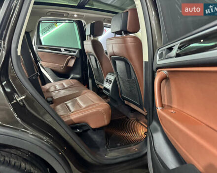 Сірий Фольксваген Туарег, об'ємом двигуна 3.6 л та пробігом 240 тис. км за 17800 $, фото 46 на Automoto.ua