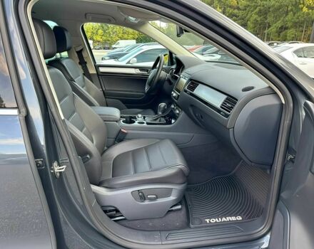 Серый Фольксваген Туарег, объемом двигателя 3.6 л и пробегом 74 тыс. км за 13200 $, фото 9 на Automoto.ua