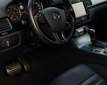 Серый Фольксваген Туарег, объемом двигателя 3 л и пробегом 149 тыс. км за 36000 $, фото 23 на Automoto.ua