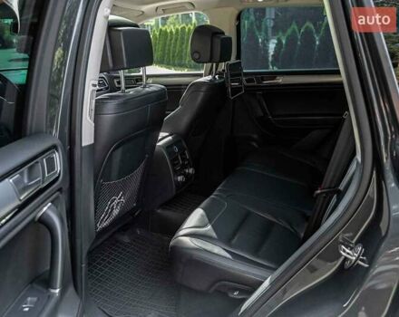 Фольксваген Туарег 2016 в Луцке на Automoto.ua Серый Фольксваген Туарег, объемом двигателя 2.97 л и пробегом 181 тыс. км за 35000 $, фото 35 на Automoto.ua